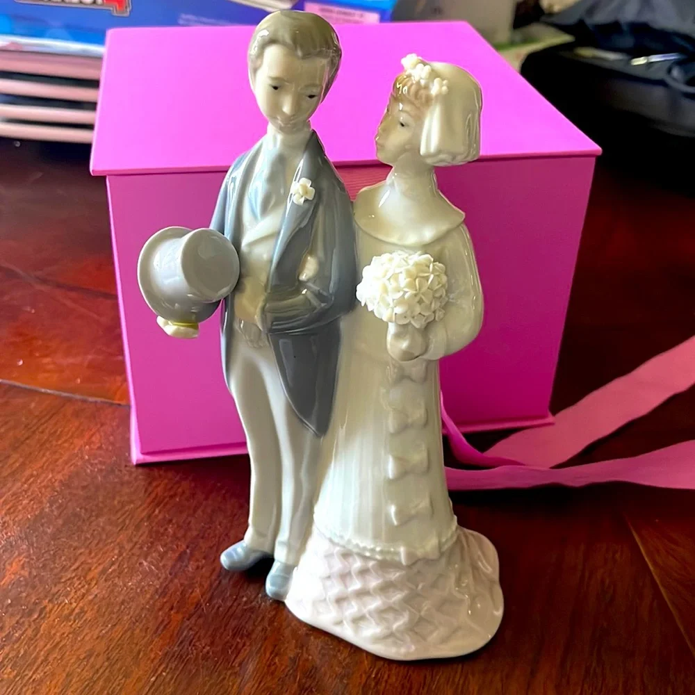 Vintage Lladro Bride and Groom Wedding Figurine